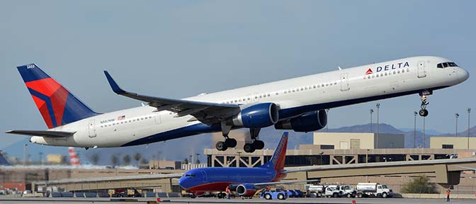 Delta Boeing 757-351 N582NW, Phoenix Sky Harbor, January 22, 2016